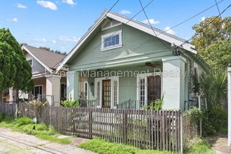 Building Photo - 806 Constantinople St