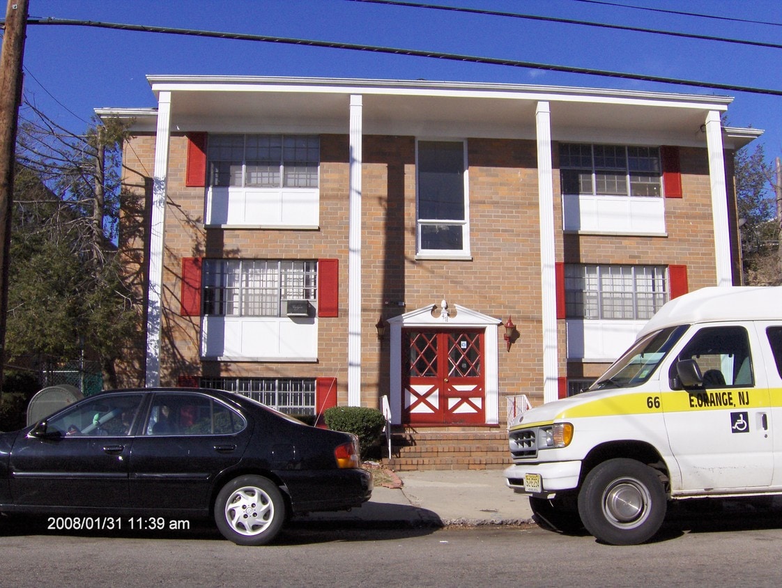 Building Photo - 47 Linden Ave