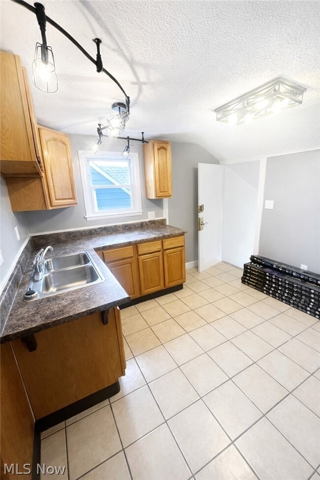 Building Photo - 7014 Thornton Dr