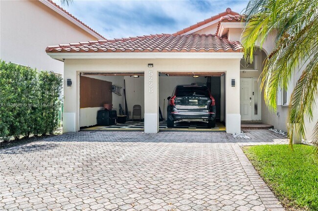 Foto del edificio - 5228 NW 106th Ct