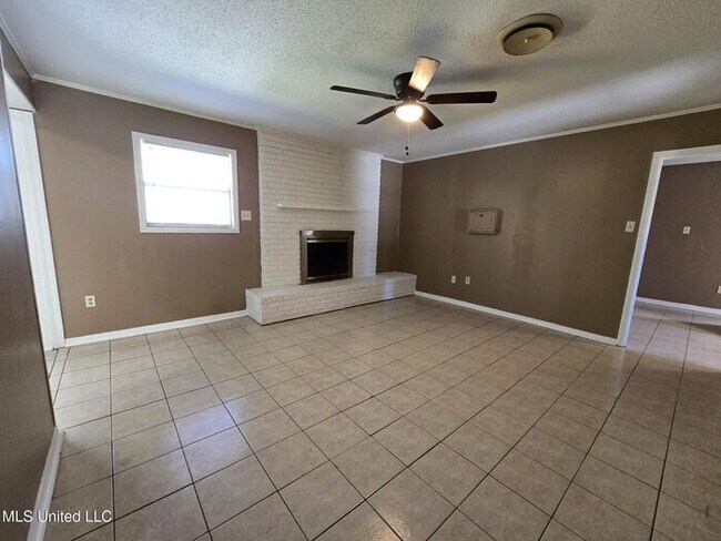 Foto del edificio - 15372 Hamilton St