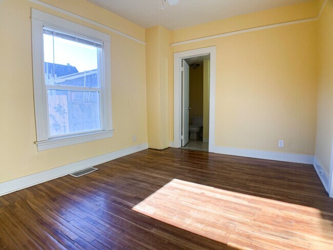 Foto del edificio - Adorable 3bdrm Home in Great Neighborhood! Lovely Yard!