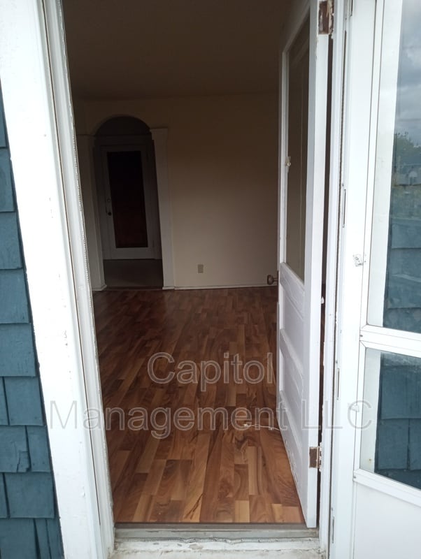 Photo - 307 N Walnut St Apartment