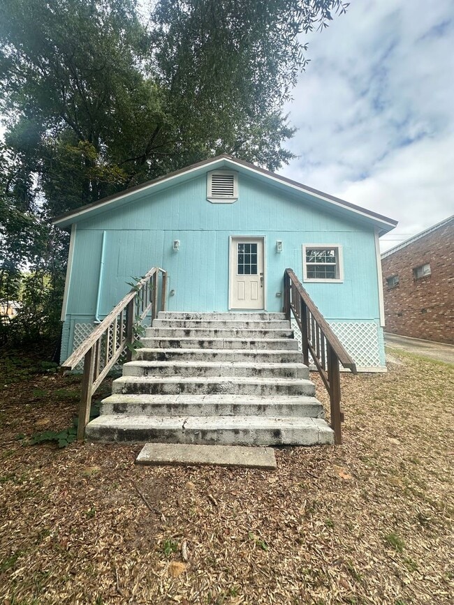 Building Photo - 410 Glover Ave