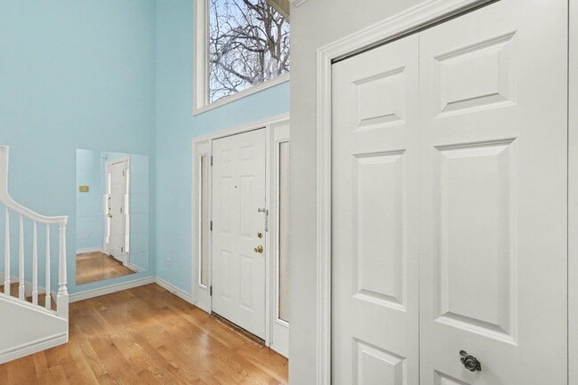 Foto del edificio - 481 Village Oaks Ct