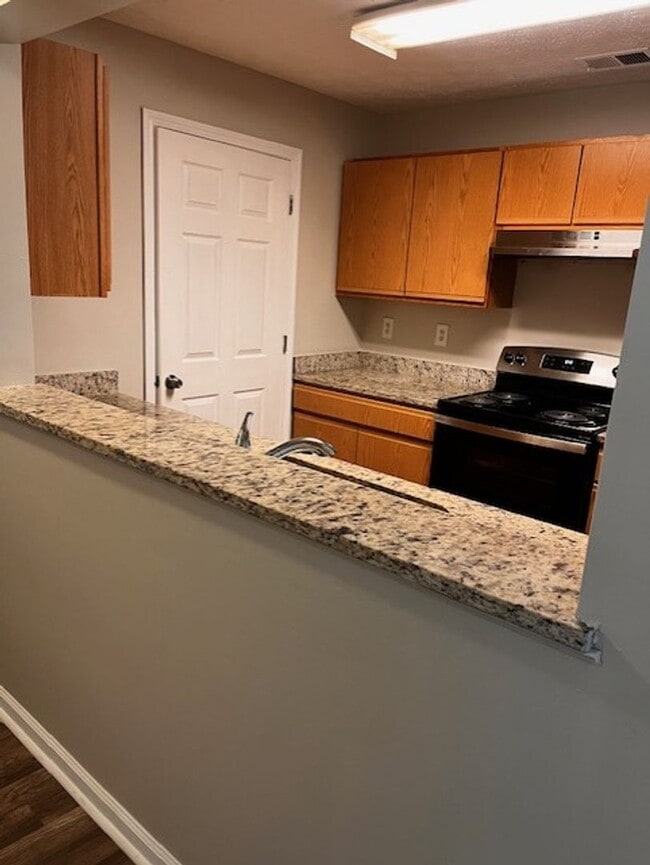 Building Photo - Charming 3-Bedroom Condo in Fairington Village