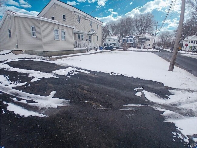 Foto del edificio - 74 W 1st St S