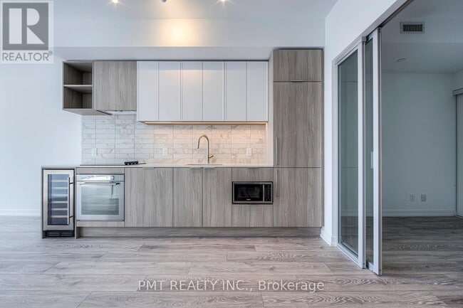 Building Photo - 2020 Bathurst St