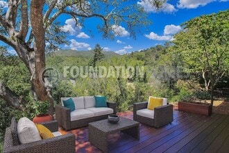 Building Photo - 500 Lovell Ave