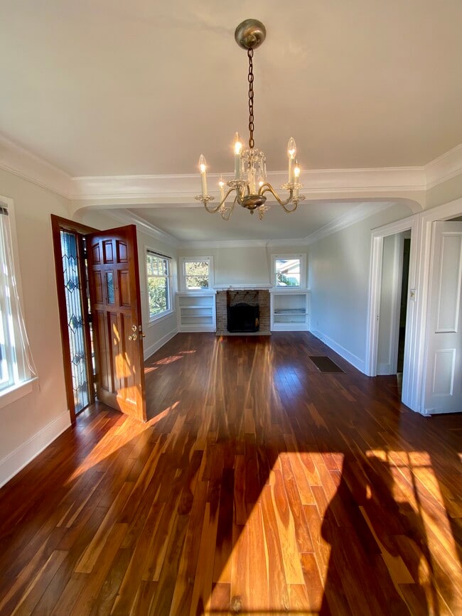 living room w/fireplace - 606 Boccaccio Ave