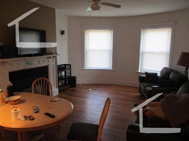 Building Photo - Top-notch and stunning apartment