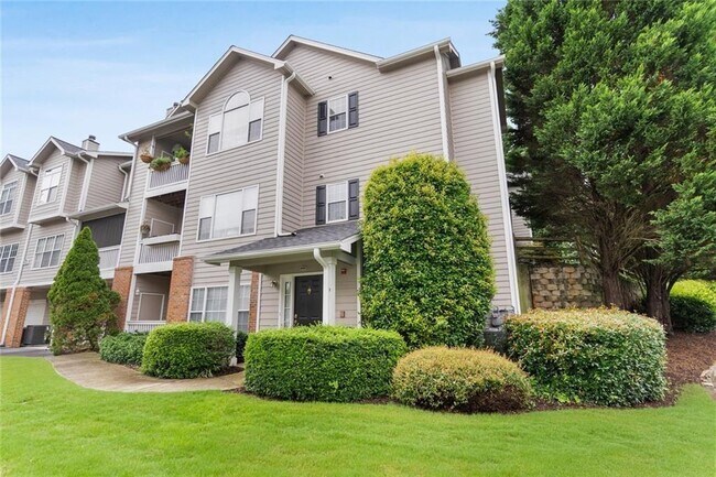 Foto del edificio - 701 Vinings Forest Ln