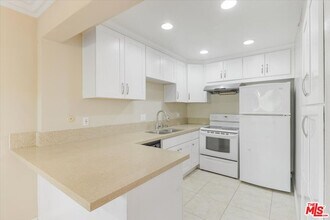 Building Photo - 449 W Duarte Rd