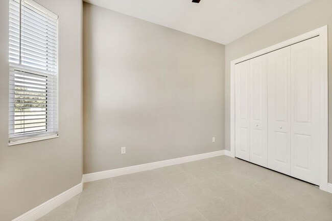 Building Photo - Your next home awaits!