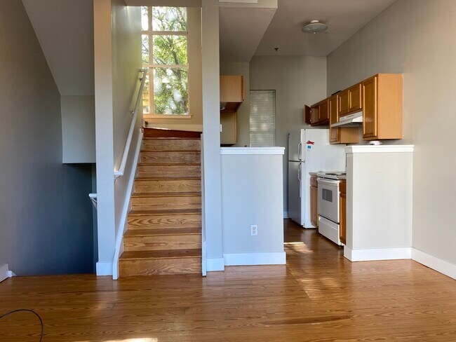 Building Photo - 2084 Atherton Heights Ln