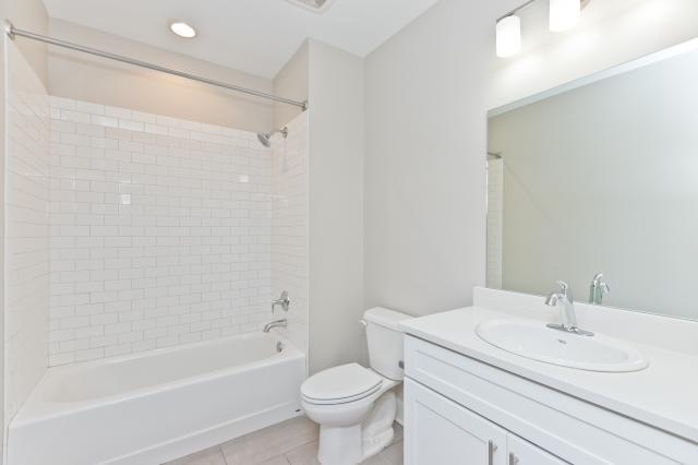 Building Photo - 0 bedroom in Chicago IL 60657