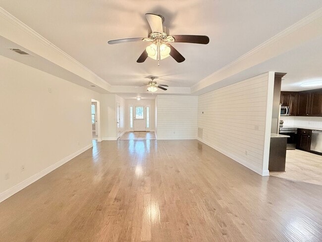 Foto del edificio - 3-Bedroom Pool Home - Half-Acre Lot