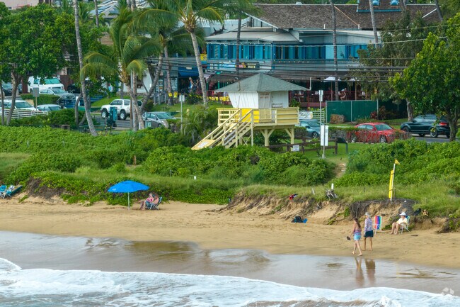 Beachgoers enjoying a relaxing stroll at Kamaole Beach Park