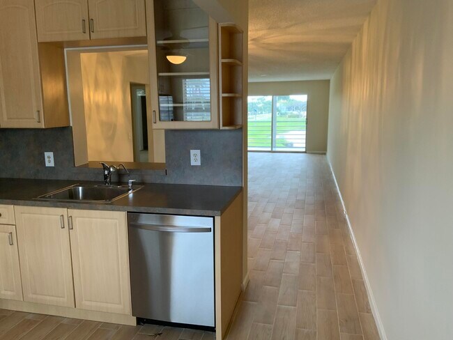 Foto del edificio - 2054 Hythe A