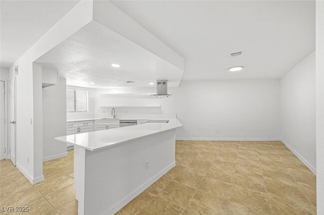 Foto del edificio - 2080 Karen Ave