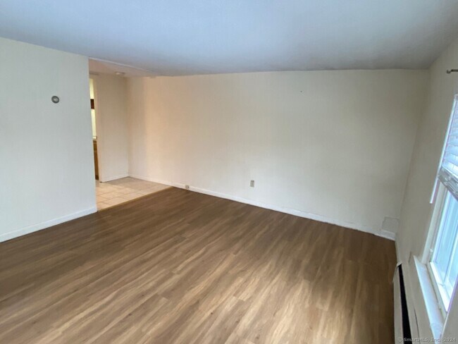 Foto del edificio - 230 N Main St