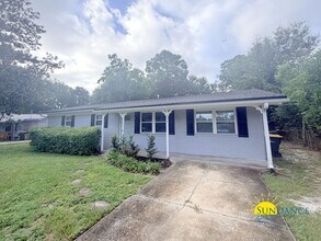 Building Photo - 234 Deluna Rd SW