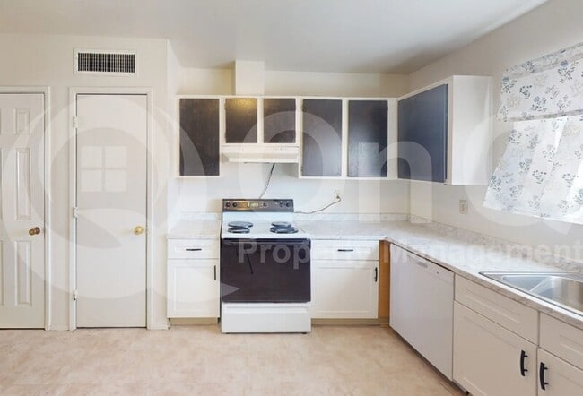 Building Photo - 4402 E Pima St