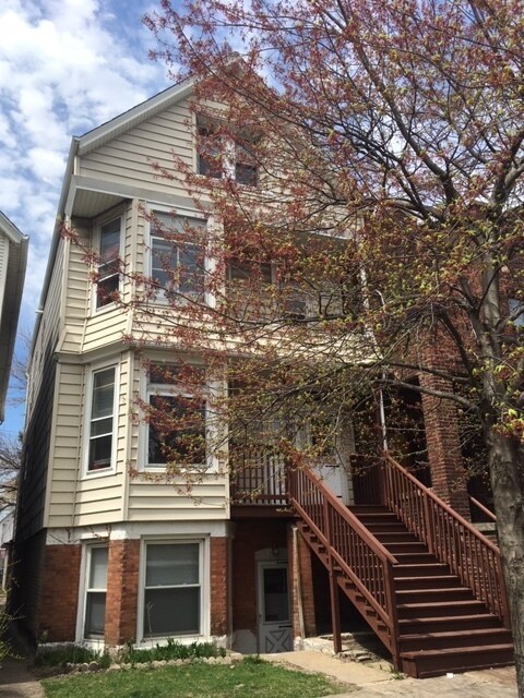 Building Photo - 3630 N Hermitage Ave