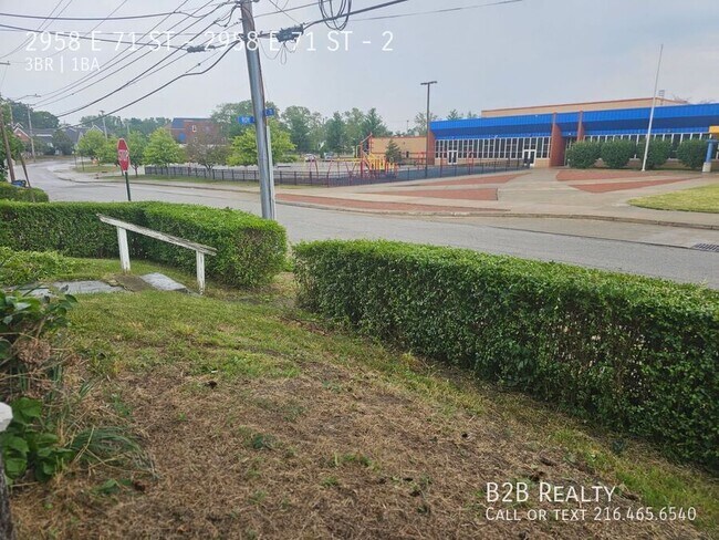 Foto del edificio - 2958 E 71st St
