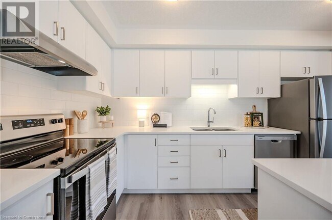 Building Photo - 32 REVERIE Wy