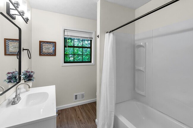 Foto del edificio - 1812 Wiggins Cir SW