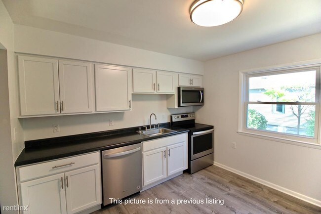 Building Photo - 3 br, 1 bath Apartment - 3742 S 91st Street
