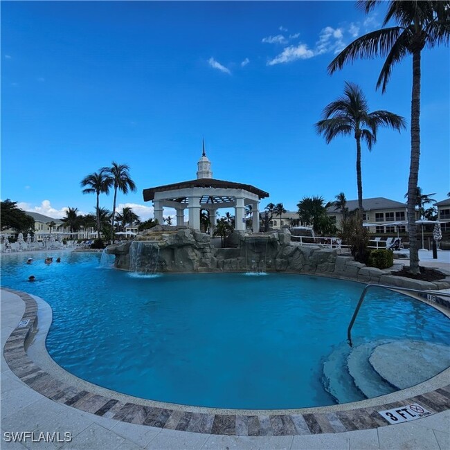 Foto del edificio - 300 Dunes Blvd