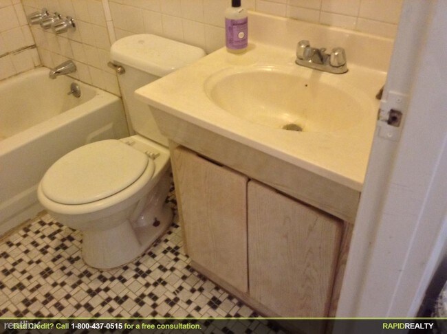 Building Photo - 95 Monroe St