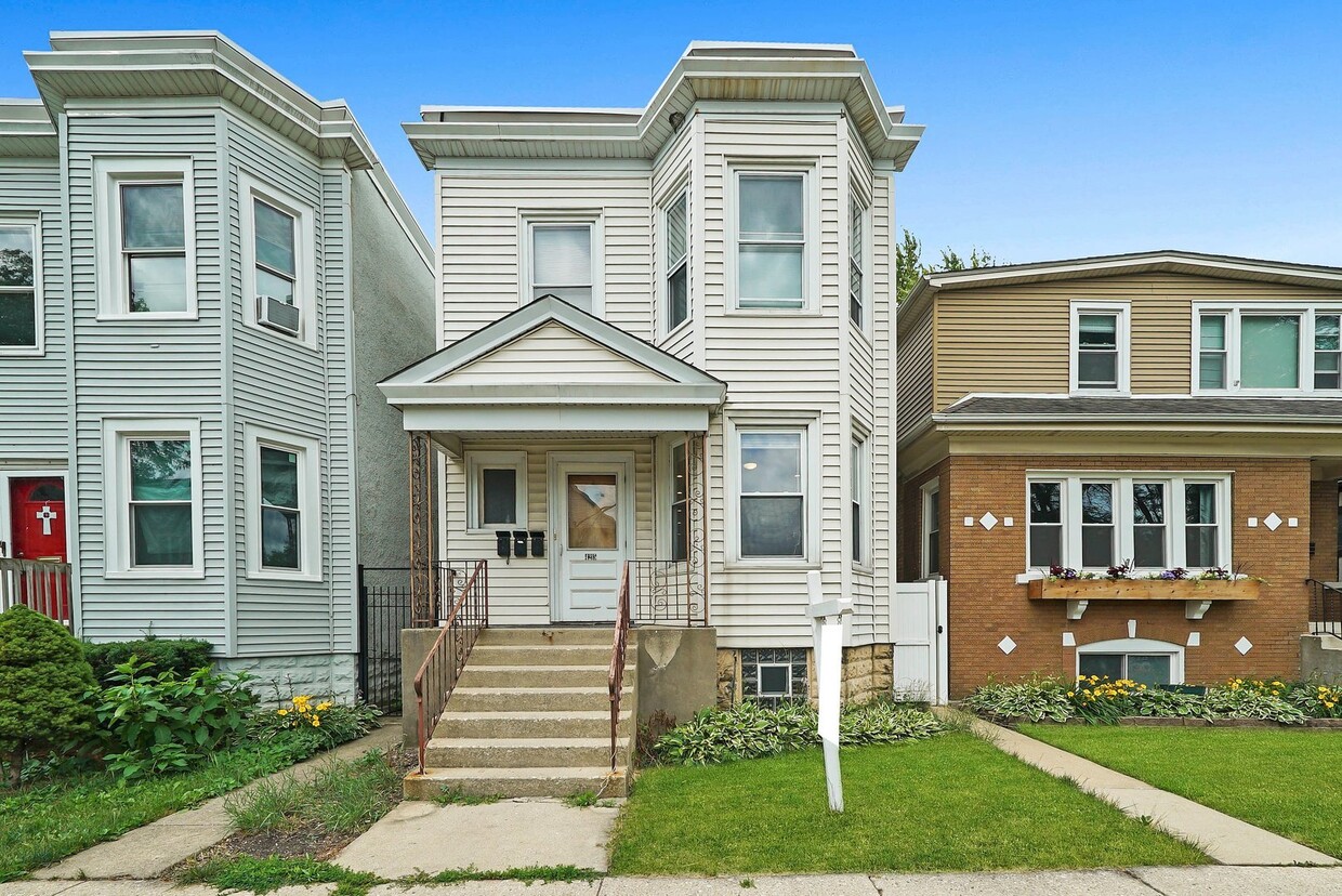 Foto principal - 4215 W Roscoe St