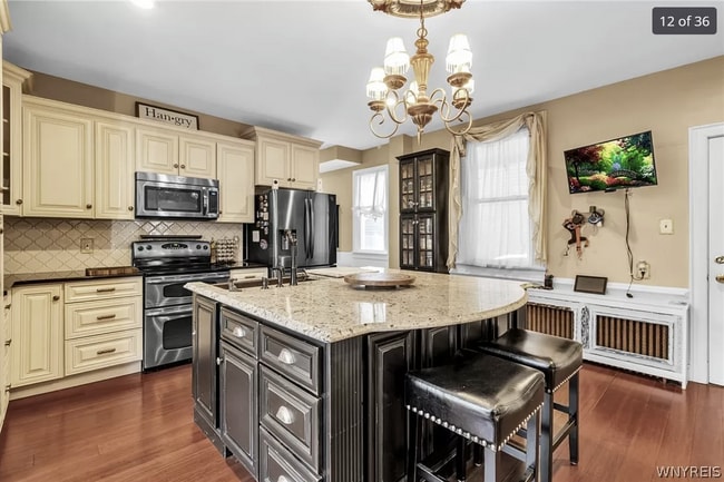 Kitchen - 61 Park St