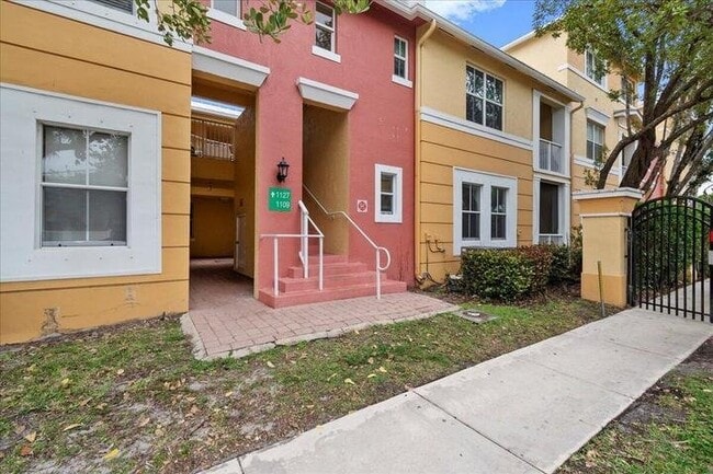 Building Photo - 1109 Shoma Dr