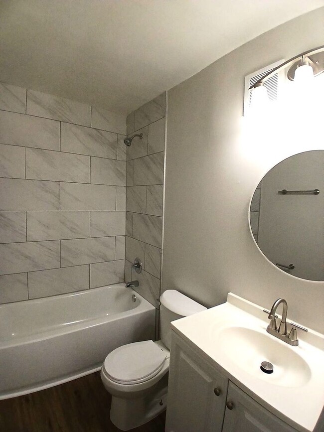 Building Photo - Comepletely Remolded 1 bedroom Apartments ...