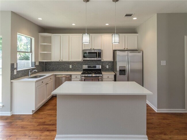 Foto del edificio - Gorgeous 3 bedroom, 2 story home!