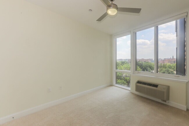 Foto del edificio - 360 Old River Rd