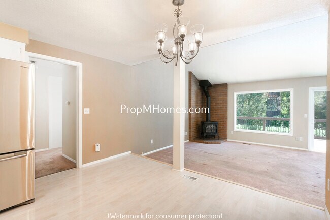 Building Photo - Beautiful Ranch Style Home In Tigard - Lan...