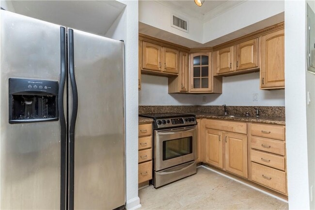 Kitchen - 924 SE 2nd St