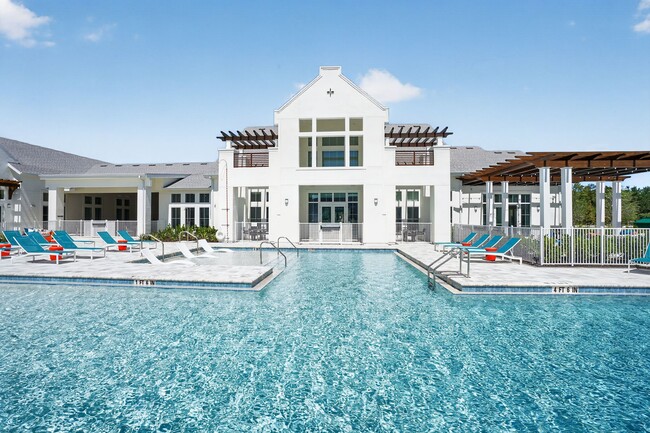 Building Photo - Entrada Paramount