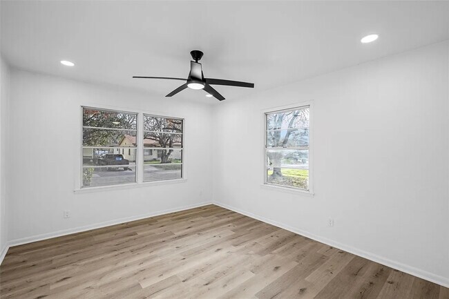 Building Photo - 516 Lenox St