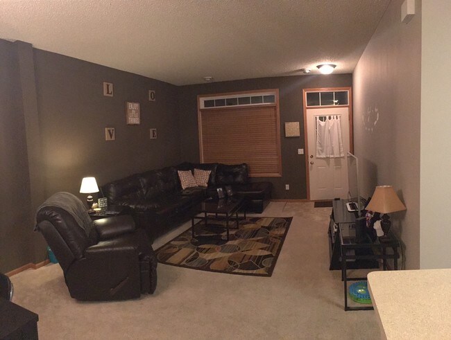 living room - 735 Willow Glen Dr
