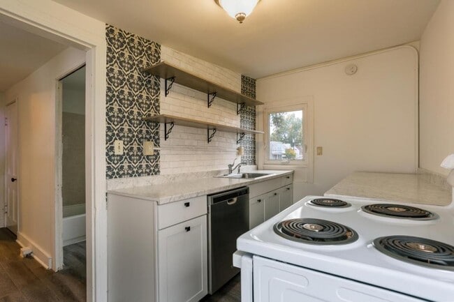 Building Photo - 333 Madison St