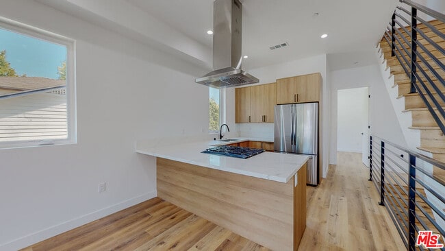 Foto del edificio - 4462 W Maplewood Ave