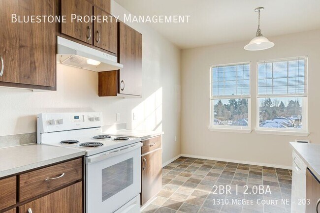 Foto del edificio - 1310 Mcgee Ct NE