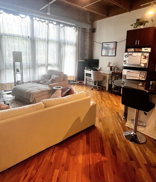 Foto del edificio - 1040 W Adams St