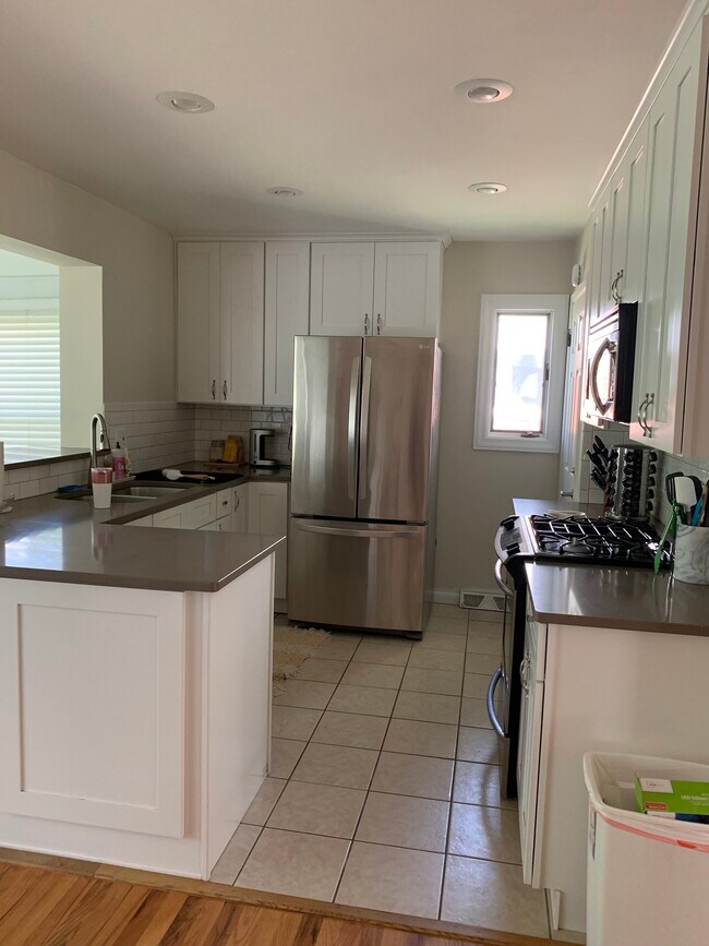 Foto del edificio - 2884 Pineridge Ave